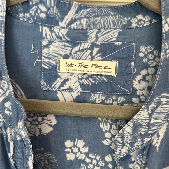 WE THE FREE Cosette Floral Chambray Combo Pullover Top EUC Size XLarge - Picture 3 of 12